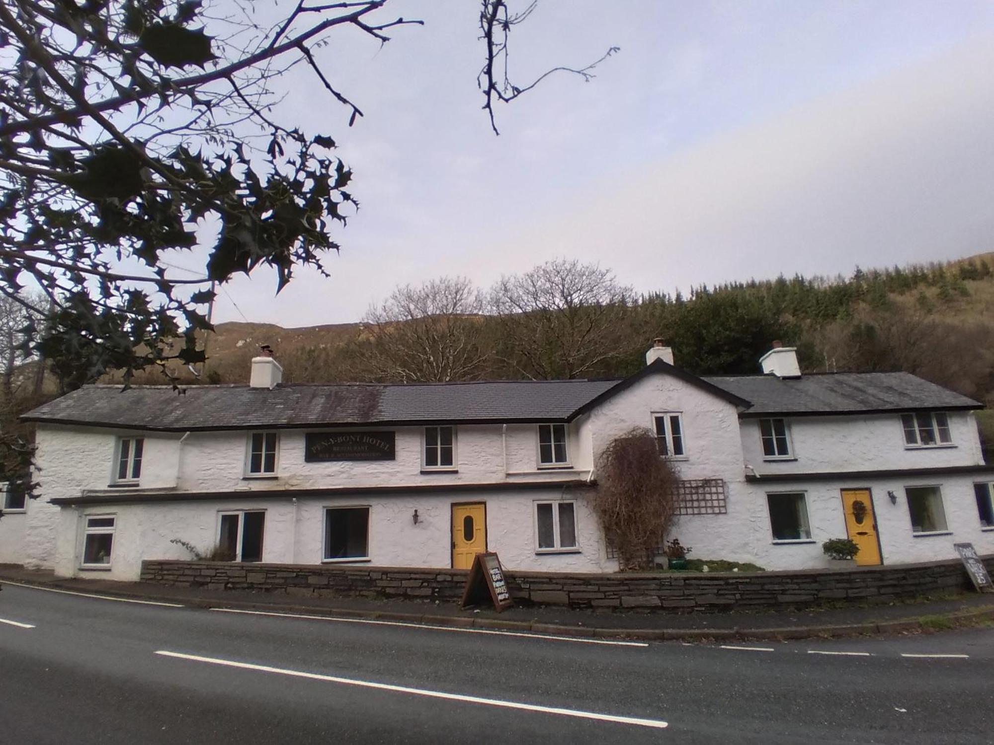 Pen-Y-Bont Hotel Bed & Breakfast