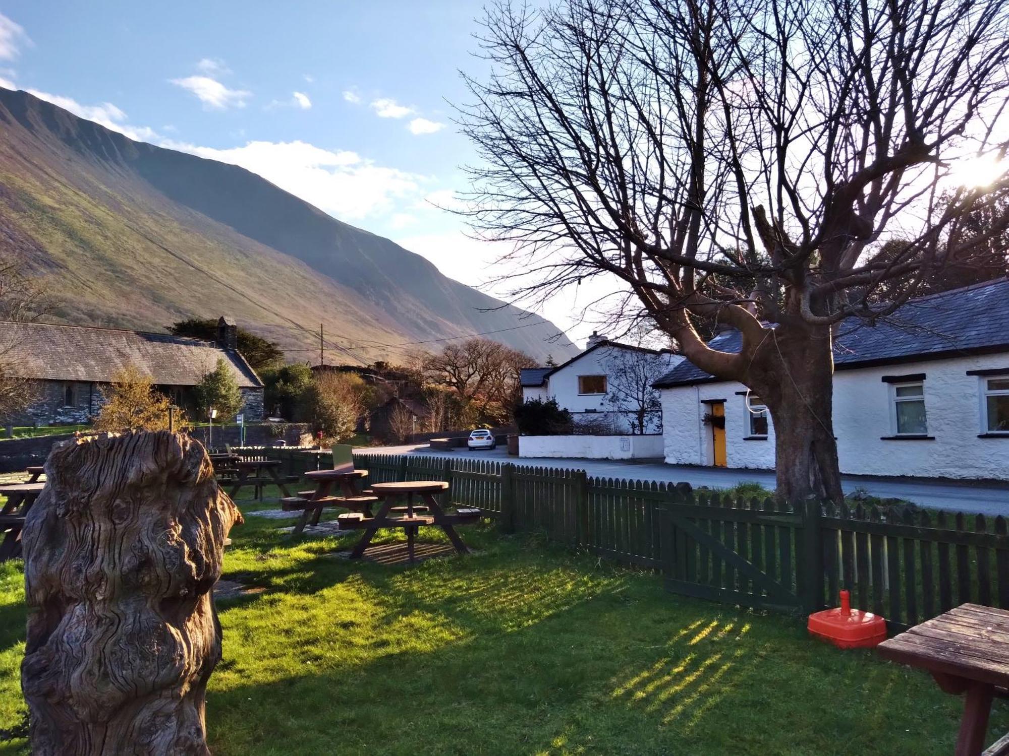 Pen-Y-Bont Hotel Bed & Breakfast