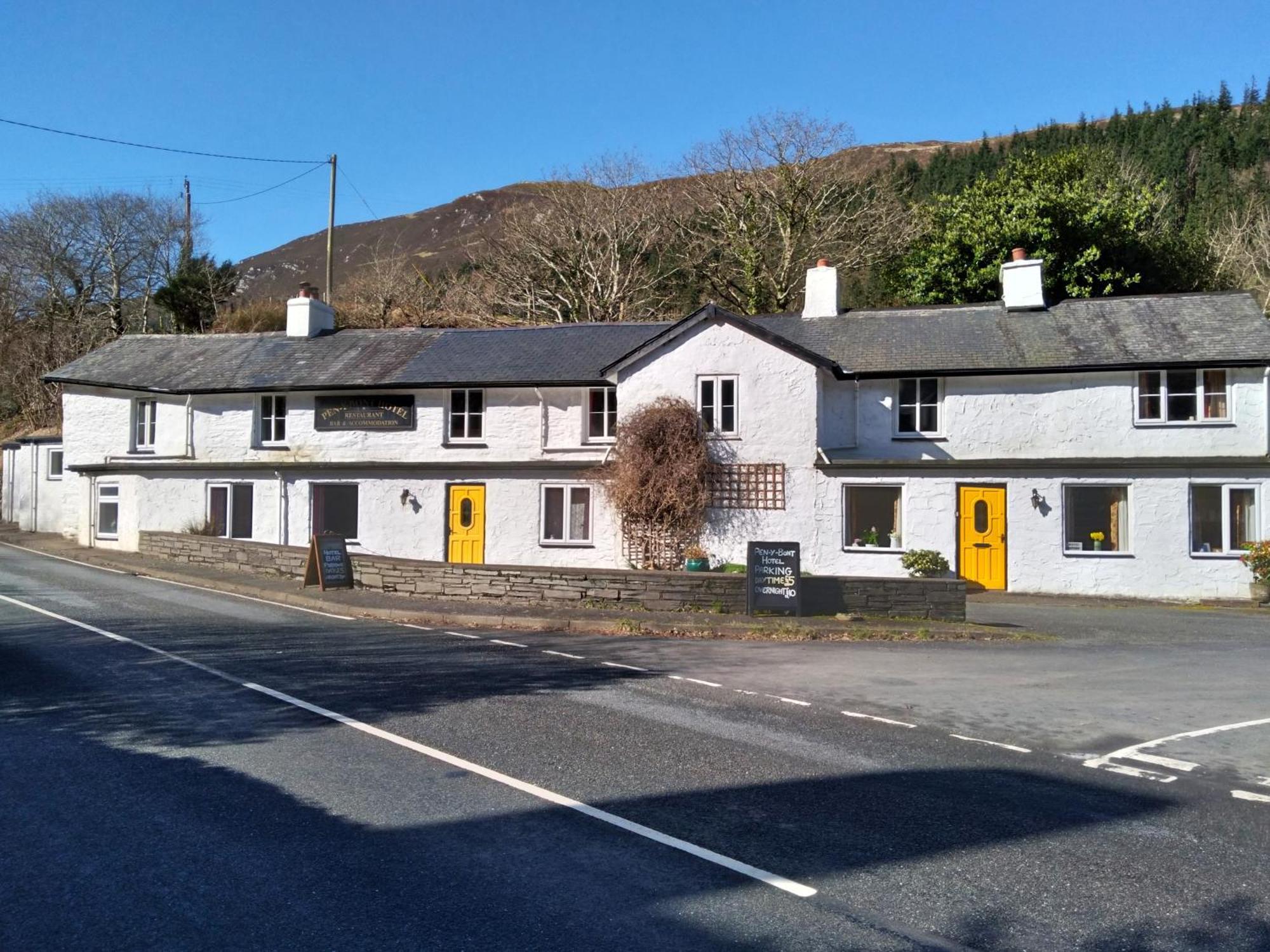 Pen-Y-Bont Hotel Bed & Breakfast 3*