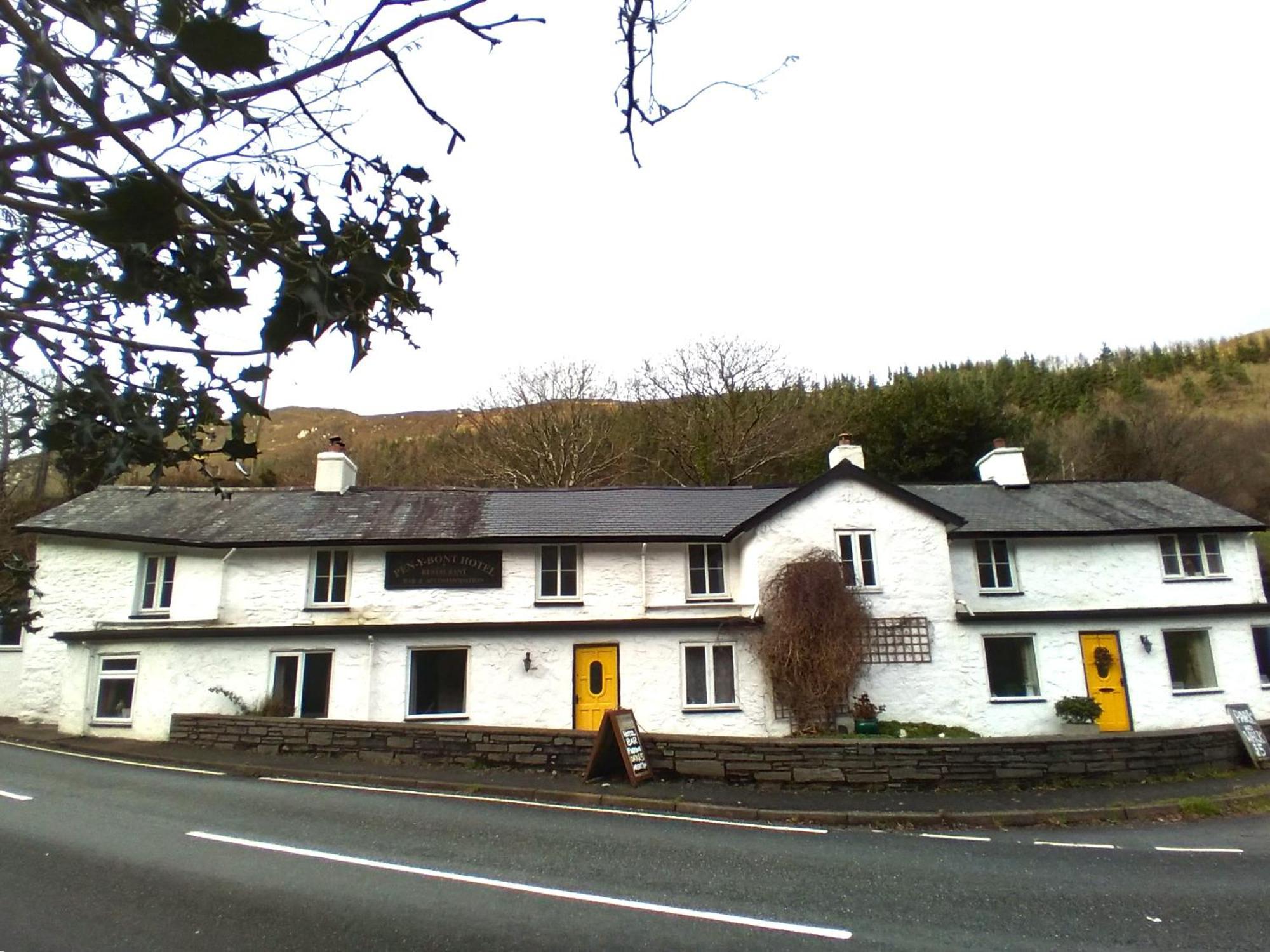 Pen-Y-Bont Hotel