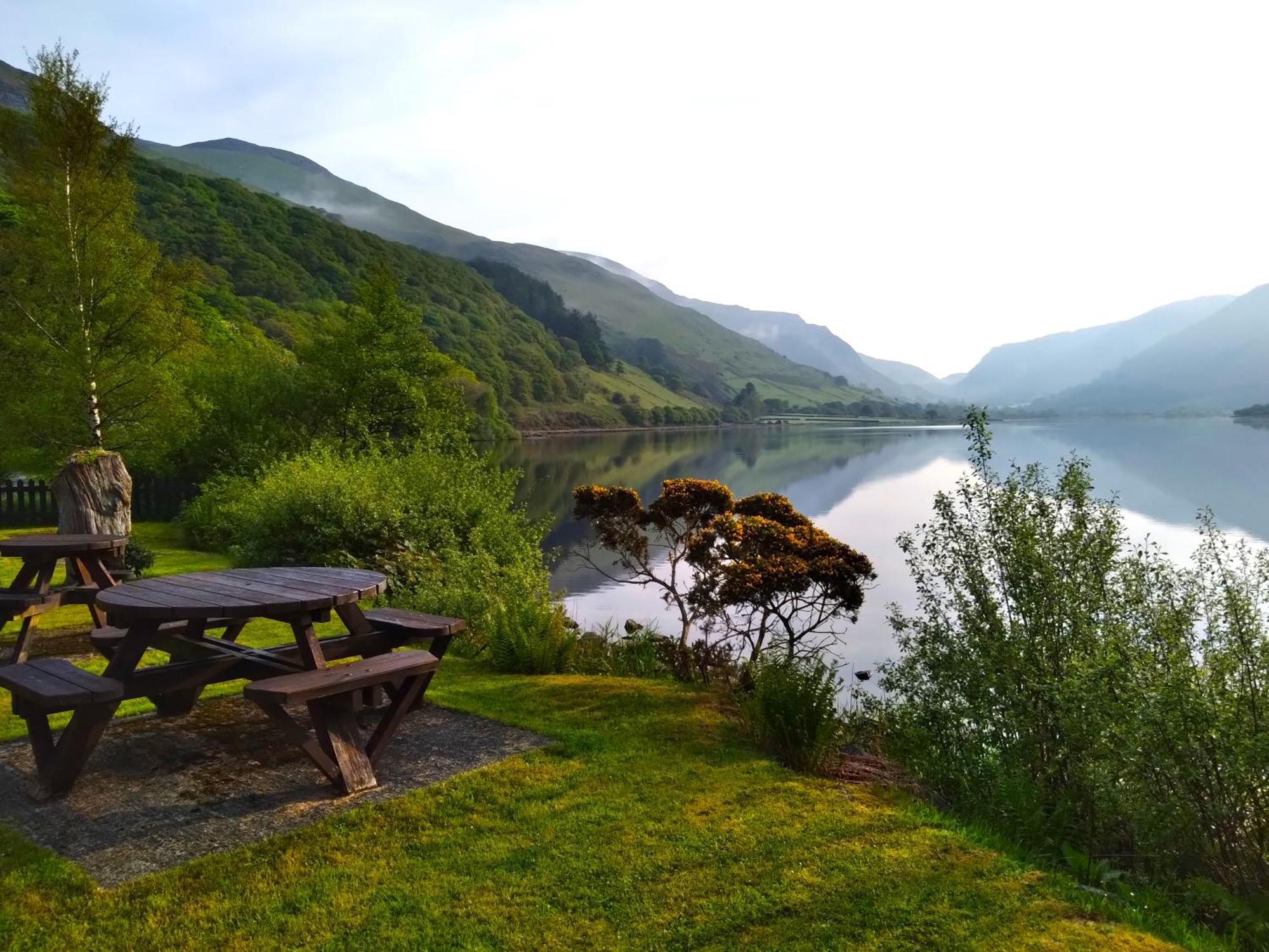 Pen-y-bont Tal-y-llyn
